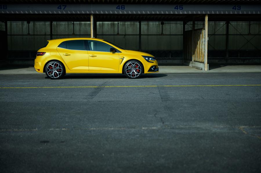  Renault Megane R.S. Trophy 2018 года  (JP) (фото 7 из 34)